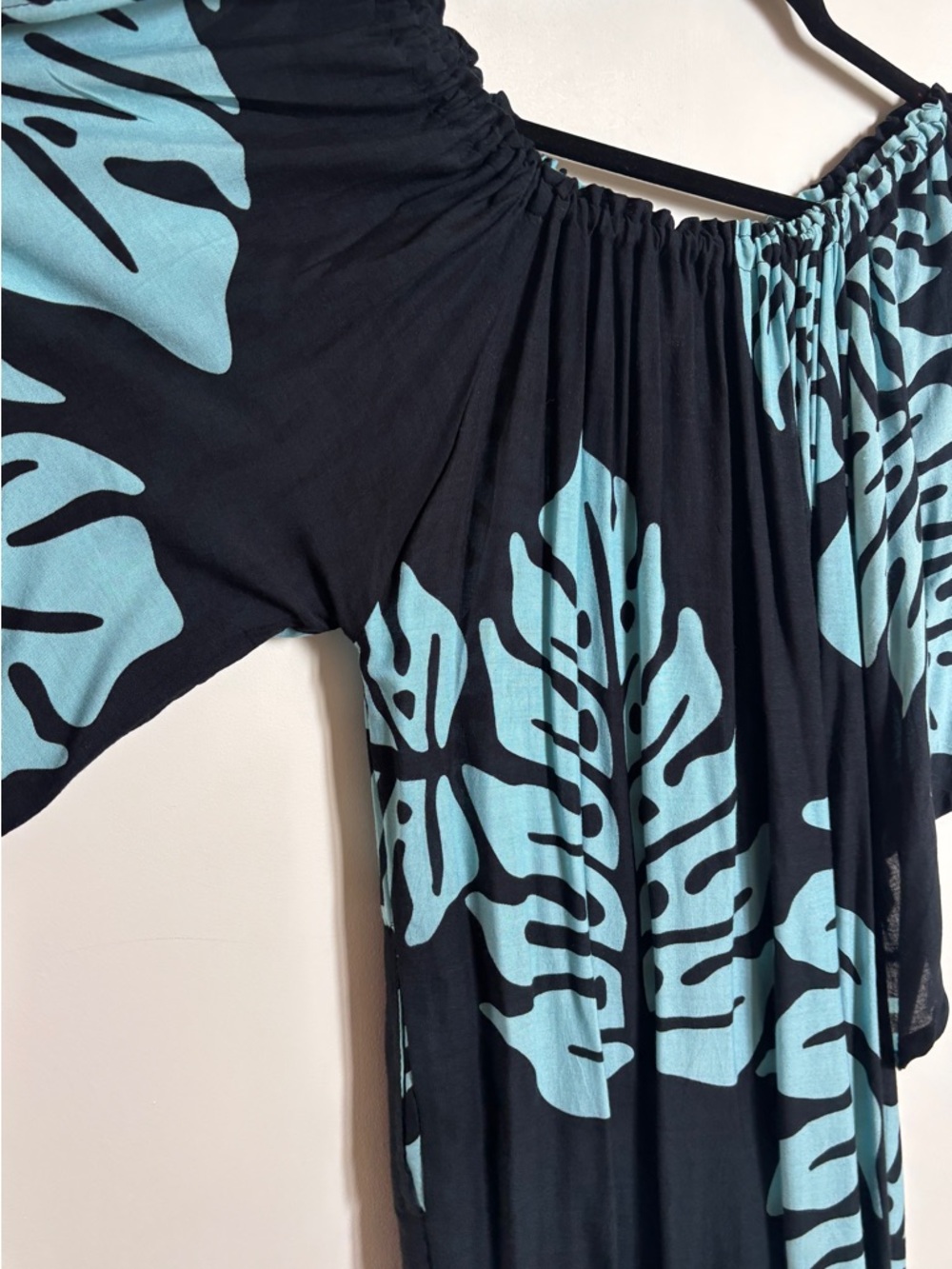 Hula Girl Off-Shoulder Monstera Leaves blue and black dress